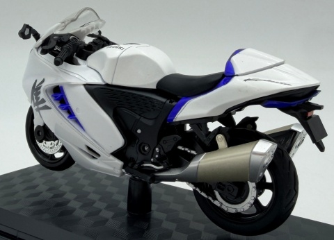 Suzuki Hayabusa GSX 1300R 2024 model 1:18 Huayi M18-5B biały