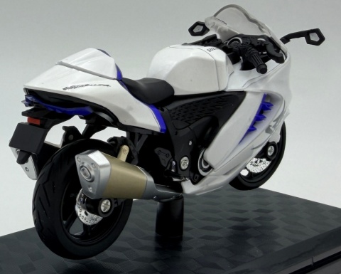 Suzuki Hayabusa GSX 1300R 2024 model 1:18 Huayi M18-5B biały