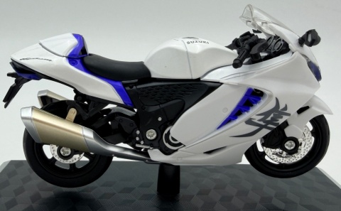 Suzuki Hayabusa GSX 1300R 2024 model 1:18 Huayi M18-5B biały