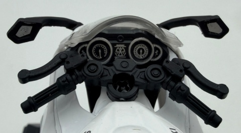 Suzuki Hayabusa GSX 1300R 2024 model 1:18 Huayi M18-5B biały