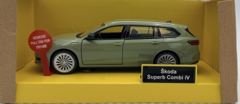 Skoda Superb Combi IV z napędem światło dźwięk METAL 1:35 MSZ 68745 zielony