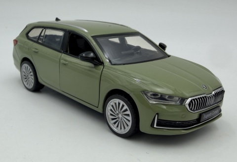 Skoda Superb Combi IV z napędem światło dźwięk METAL 1:35 MSZ 68745 zielony