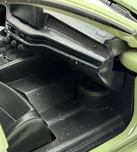 Skoda Superb Combi IV z napędem światło dźwięk METAL 1:35 MSZ 68745 zielony