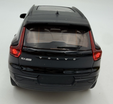 Volvo EX40 z napędem światło dźwięk model METAL 1:32 MSZ 68411 czarny