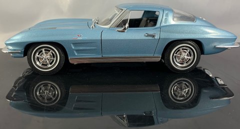 Chevrolet CORVETTE 1963 model 24073 Welly 1:24 Chevrolet CORVETTE 1963 model 24073 Welly 1:24