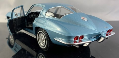 Chevrolet CORVETTE 1963 model 24073 Welly 1:24 Chevrolet CORVETTE 1963 model 24073 Welly 1:24