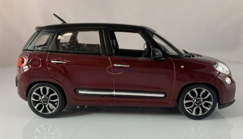 Fiat 500L red model 1:24 Bburago 22126 Fiat 500L red model 1:24 Bburago 22126
