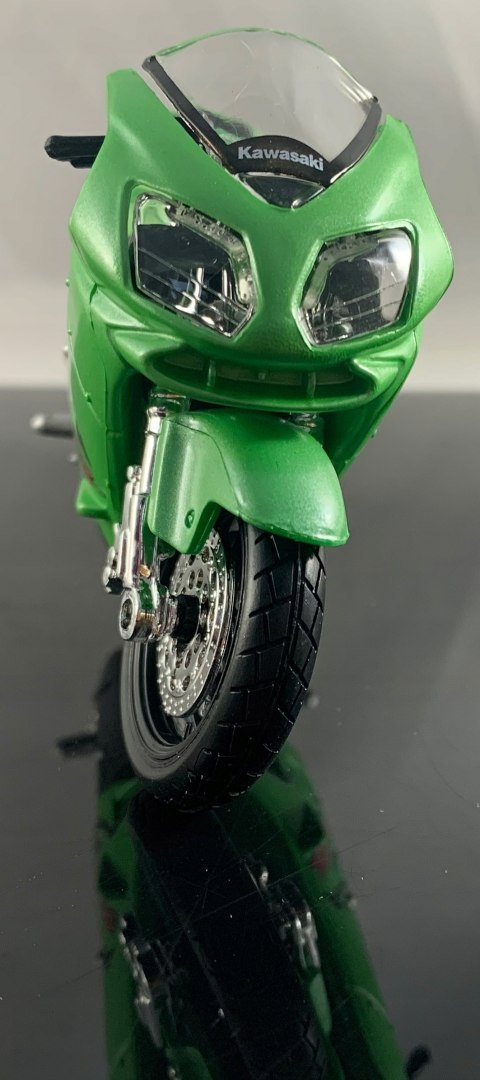 KAWASAKI ZX-12R Ninja motocykl model 1:18 Maisto KAWASAKI ZX-12R Ninja motocykl model 1:18 Maisto