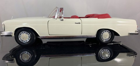 Mercedes 280 SE Cabrio '67 1:18 model Maisto 31811 Mercedes 280 SE Cabrio '67 1:18 model Maisto 31811