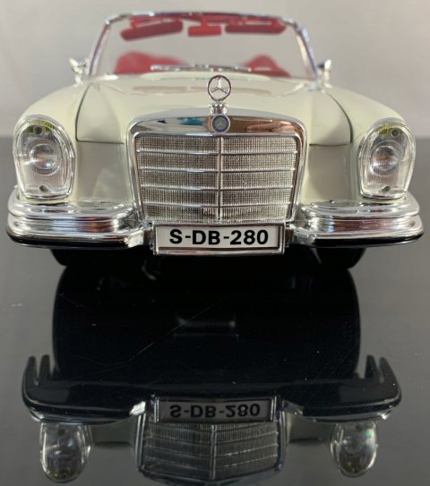 Mercedes 280 SE Cabrio '67 1:18 model Maisto 31811 Mercedes 280 SE Cabrio '67 1:18 model Maisto 31811
