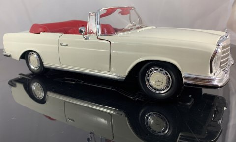Mercedes 280 SE Cabrio '67 1:18 model Maisto 31811 Mercedes 280 SE Cabrio '67 1:18 model Maisto 31811