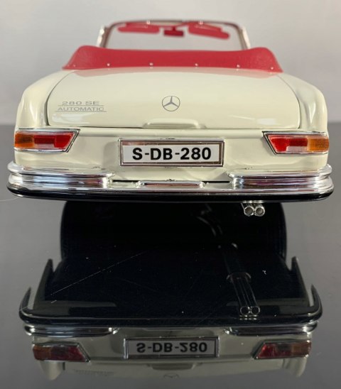 Mercedes 280 SE Cabrio '67 1:18 model Maisto 31811 Mercedes 280 SE Cabrio '67 1:18 model Maisto 31811