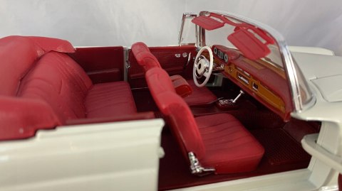 Mercedes 280 SE Cabrio '67 1:18 model Maisto 31811 Mercedes 280 SE Cabrio '67 1:18 model Maisto 31811