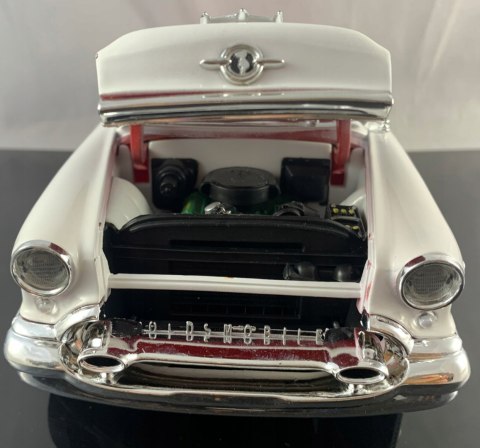 OLDSMOBILE Super 88 1955 1:18 model metal WELLY OLDSMOBILE Super 88 1955 1:18 model metal WELLY