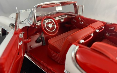 OLDSMOBILE Super 88 1955 1:18 model metal WELLY OLDSMOBILE Super 88 1955 1:18 model metal WELLY