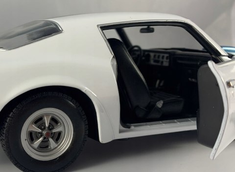 PONTIAC 1972 Firebird Trans Am 1:18 model WELLY PONTIAC 1972 Firebird Trans Am 1:18 model WELLY