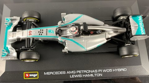 Bolid MERCEDES W05 AMG F1 L. Hamilton BBurago 1:32 Bolid MERCEDES W05 AMG F1 L. Hamilton BBurago 1:32