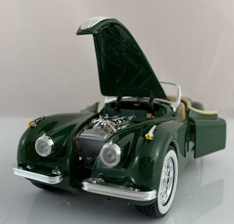 JAGUAR XK 120 roadster 1951 green Bburago 22018 JAGUAR XK 120 roadster 1951 green Bburago 22018