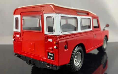 Land Rover series II 1:24 model Bburago 22063 Land Rover series II 1:24 model Bburago 22063