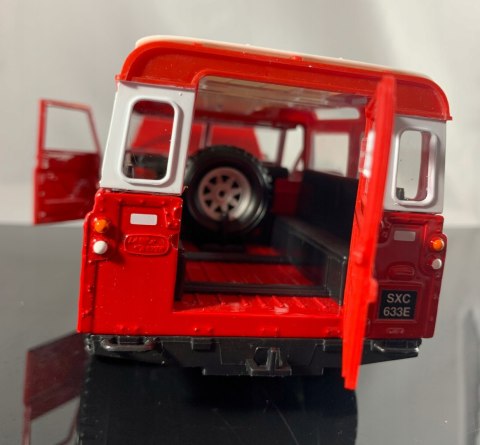 Land Rover series II 1:24 model Bburago 22063 Land Rover series II 1:24 model Bburago 22063