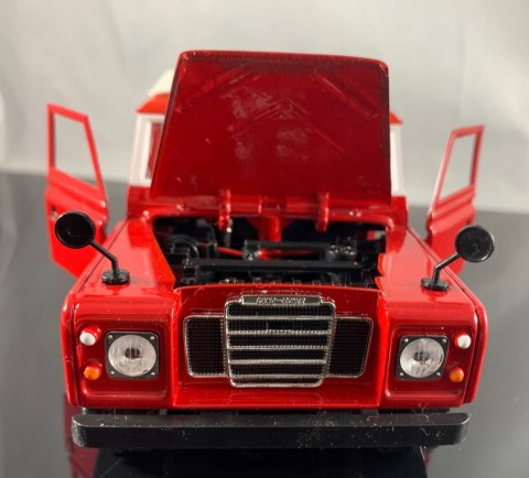 Land Rover series II 1:24 model Bburago 22063 Land Rover series II 1:24 model Bburago 22063