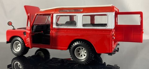 Land Rover series II 1:24 model Bburago 22063 Land Rover series II 1:24 model Bburago 22063