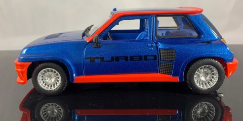 Renault 5 Turbo blue-red model Bburago 21088 Renault 5 Turbo blue-red model Bburago 21088