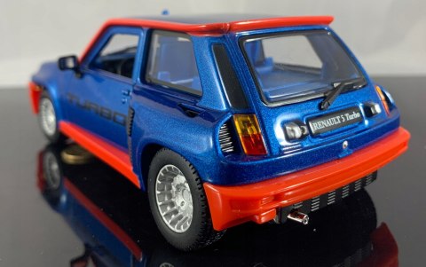 Renault 5 Turbo blue-red model Bburago 21088 Renault 5 Turbo blue-red model Bburago 21088