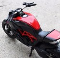 DUCATI Diavel carbon podstawka model 1:18 Maisto