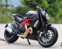 DUCATI Diavel carbon podstawka model 1:18 Maisto