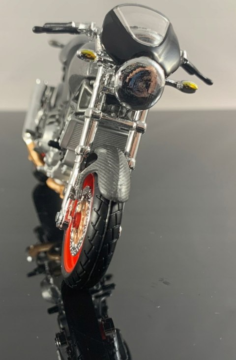 DUCATI Monster S4 na podstawce model 1:18 Maisto DUCATI Monster S4 na podstawce model 1:18 Maisto