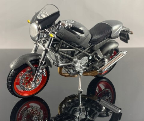 DUCATI Monster S4 na podstawce model 1:18 Maisto DUCATI Monster S4 na podstawce model 1:18 Maisto