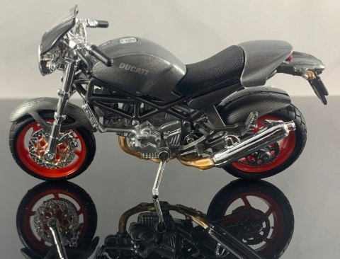 DUCATI Monster S4 na podstawce model 1:18 Maisto DUCATI Monster S4 na podstawce model 1:18 Maisto