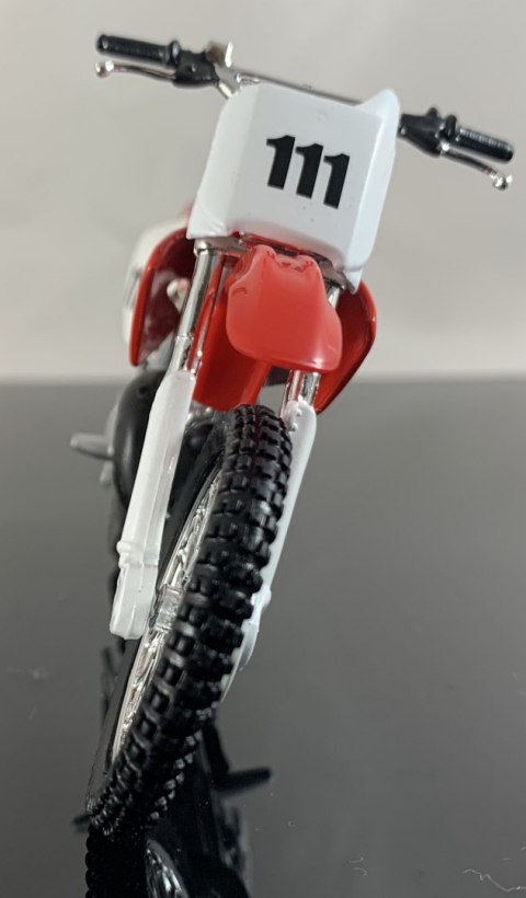 HONDA CR 250 R na podstawce model 1:18 Maisto HONDA CR 250 R na podstawce model 1:18 Maisto