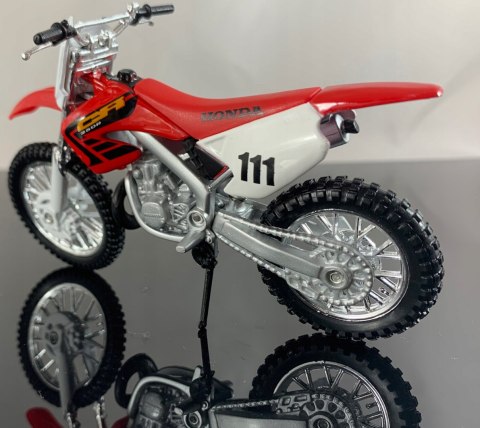 HONDA CR 250 R na podstawce model 1:18 Maisto HONDA CR 250 R na podstawce model 1:18 Maisto