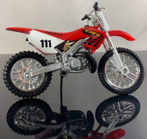 HONDA CR 250 R na podstawce model 1:18 Maisto HONDA CR 250 R na podstawce model 1:18 Maisto