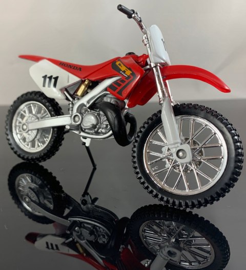 HONDA CR 250 R na podstawce model 1:18 Maisto HONDA CR 250 R na podstawce model 1:18 Maisto