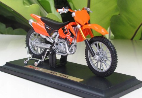 KTM 525 SX na podstawce model 1:18 Maisto KTM 525 SX na podstawce model 1:18 Maisto