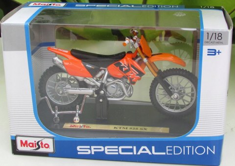 KTM 525 SX na podstawce model 1:18 Maisto KTM 525 SX na podstawce model 1:18 Maisto
