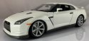 NISSAN GT-R R pearl white 1:18 model BBurago 12079