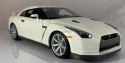 NISSAN GT-R R pearl white 1:18 model BBurago 12079