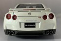 NISSAN GT-R R pearl white 1:18 model BBurago 12079