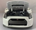 NISSAN GT-R R pearl white 1:18 model BBurago 12079