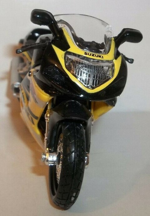 SUZUKI GSX R600 na podstawce model 1:18 Maisto SUZUKI GSX R600 na podstawce model 1:18 Maisto