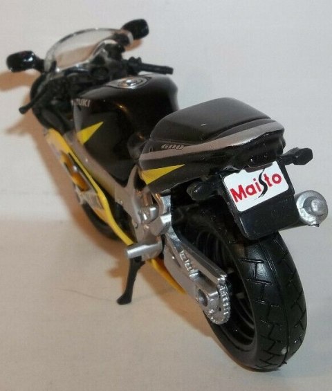 SUZUKI GSX R600 na podstawce model 1:18 Maisto SUZUKI GSX R600 na podstawce model 1:18 Maisto