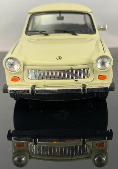 TRABANT 601 S De luxe model metal Welly 1:24 TRABANT 601 S De luxe model metal Welly 1:24