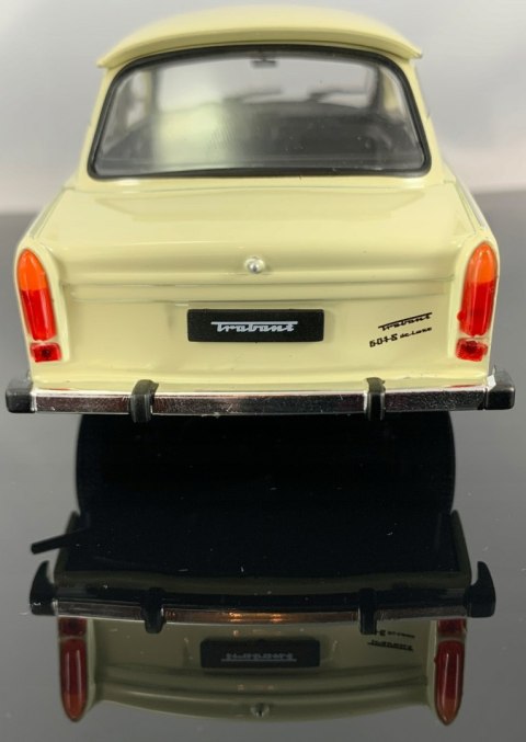 TRABANT 601 S De luxe model metal Welly 1:24 TRABANT 601 S De luxe model metal Welly 1:24