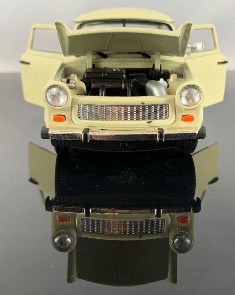 TRABANT 601 S De luxe model metal Welly 1:24 TRABANT 601 S De luxe model metal Welly 1:24