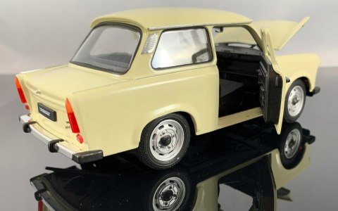 TRABANT 601 S De luxe model metal Welly 1:24 TRABANT 601 S De luxe model metal Welly 1:24