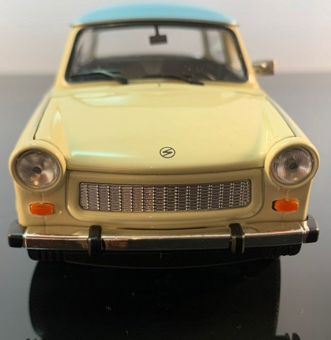 TRABANT 601 S De luxe model metal Welly 1:24 TRABANT 601 S De luxe model metal Welly 1:24